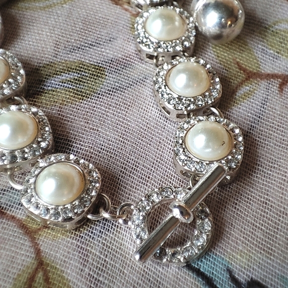Bundle of 5 Silver and Gold Tone Pearl Bangle Toggle Fidget Bracelets Vintage - Picture 8 of 8